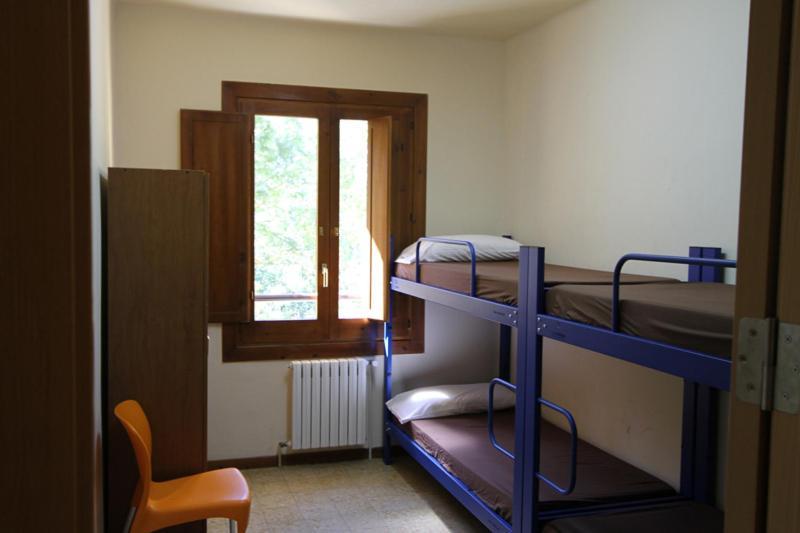 Habitación Triple Básica con baño compartido